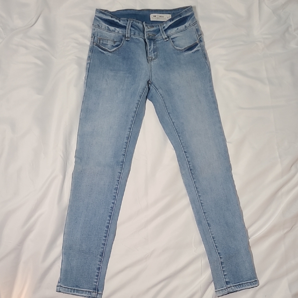 I&M Jeans Bella Butt Lifting Skinny Mid Rise Light Blue 1